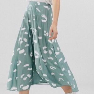 NWT ASOS Mint Green/white pleated brush midi skirt